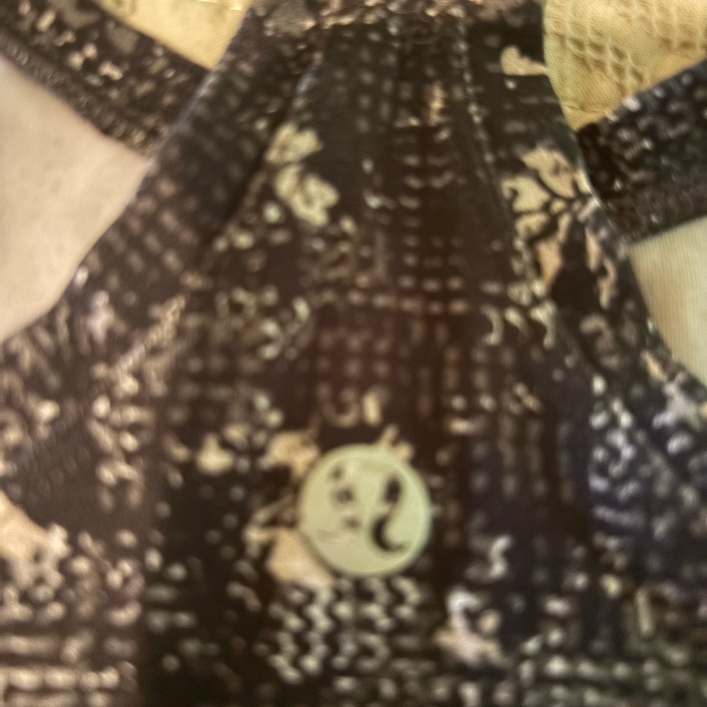 Lululemon Razorback Tank - Picture 3 of 3